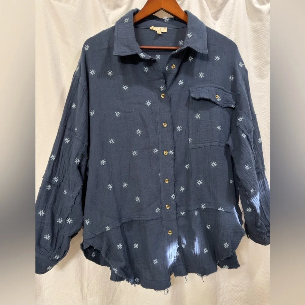 Easel Women's Navy‎ Button Down White Boho Embroidered Floral Chunky Shirt M EUC